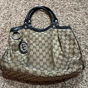 Gucci shoulder bag with dust bag
